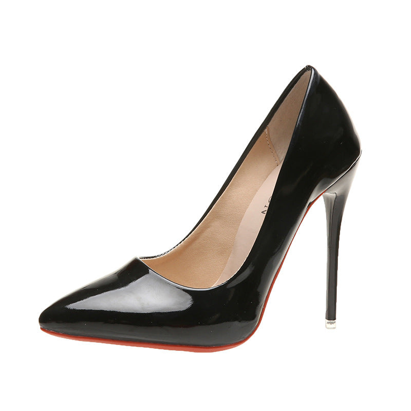 Dame nan elegante lakpumps med spids tå, høj stilettohæl og polstret indersål Skovae