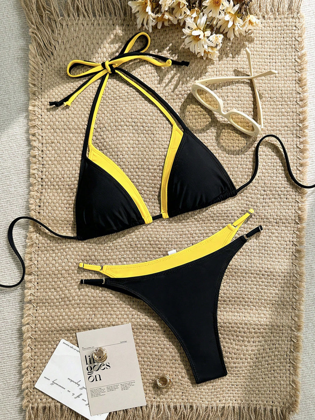 Dame triangle bikini med justerbare stropper og kontrasterende farvedesign Skovae