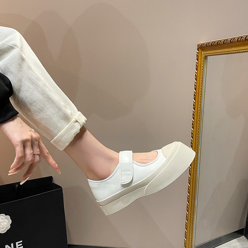 Damer Plateau-Sneaker med justerbar velcro og robust sålprofil Stilla