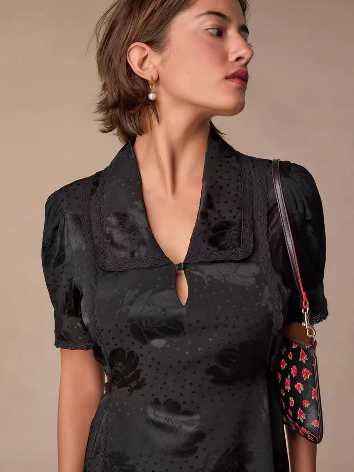 Dame Elegant Bluse med blomsterdesign og fine blondedetaljer Stilla