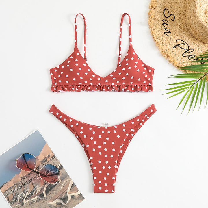 Dame fritidsbikini med ruffle detaljer og prikkemønster Stilla