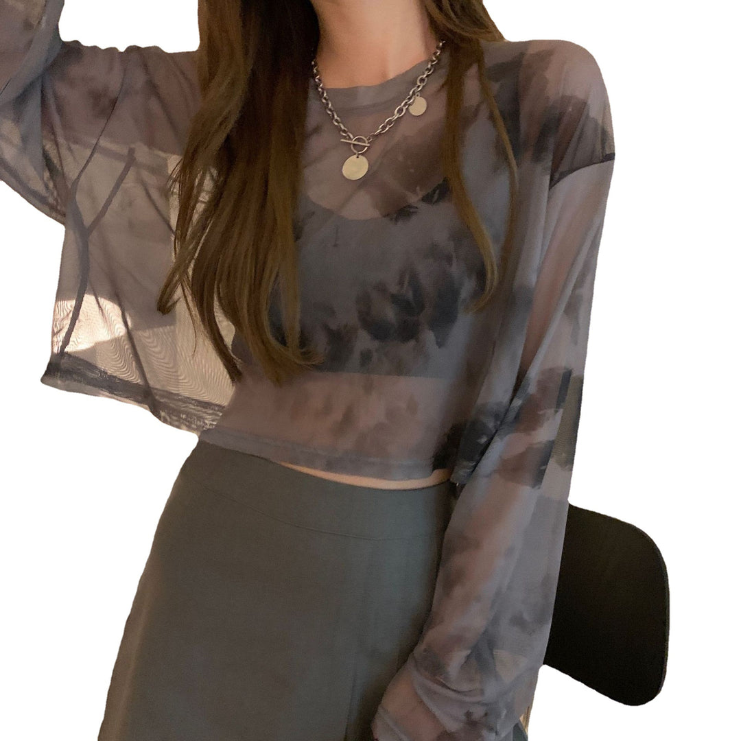 Kvinders cropped sweatshirt i moderne batikdesign med brede ærmer og rund halsudskæring Skovae