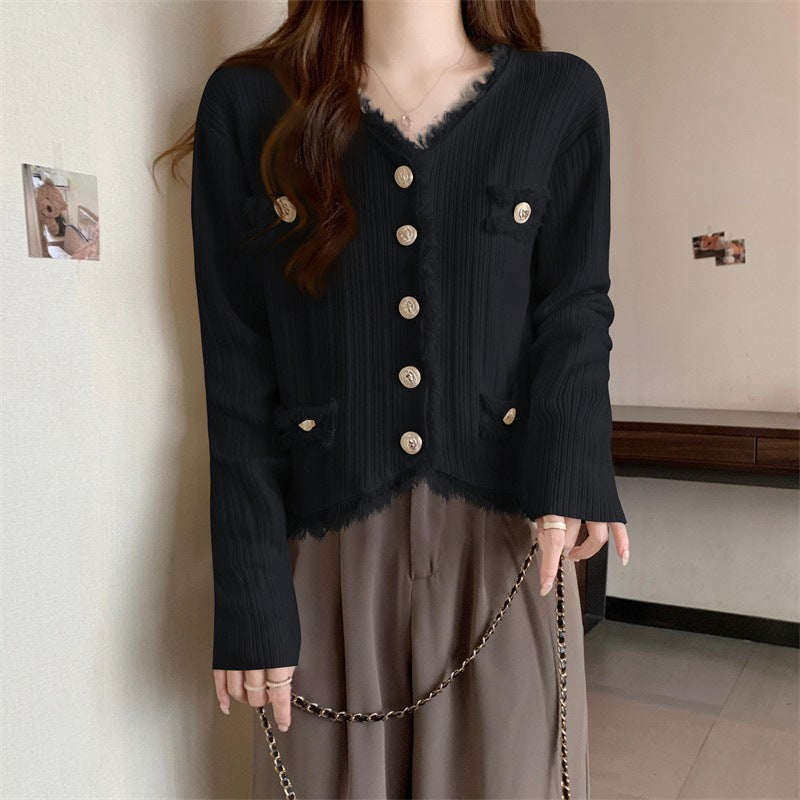 Kvinder komfortabel cardigan med subtile frynser og fashionable knapper