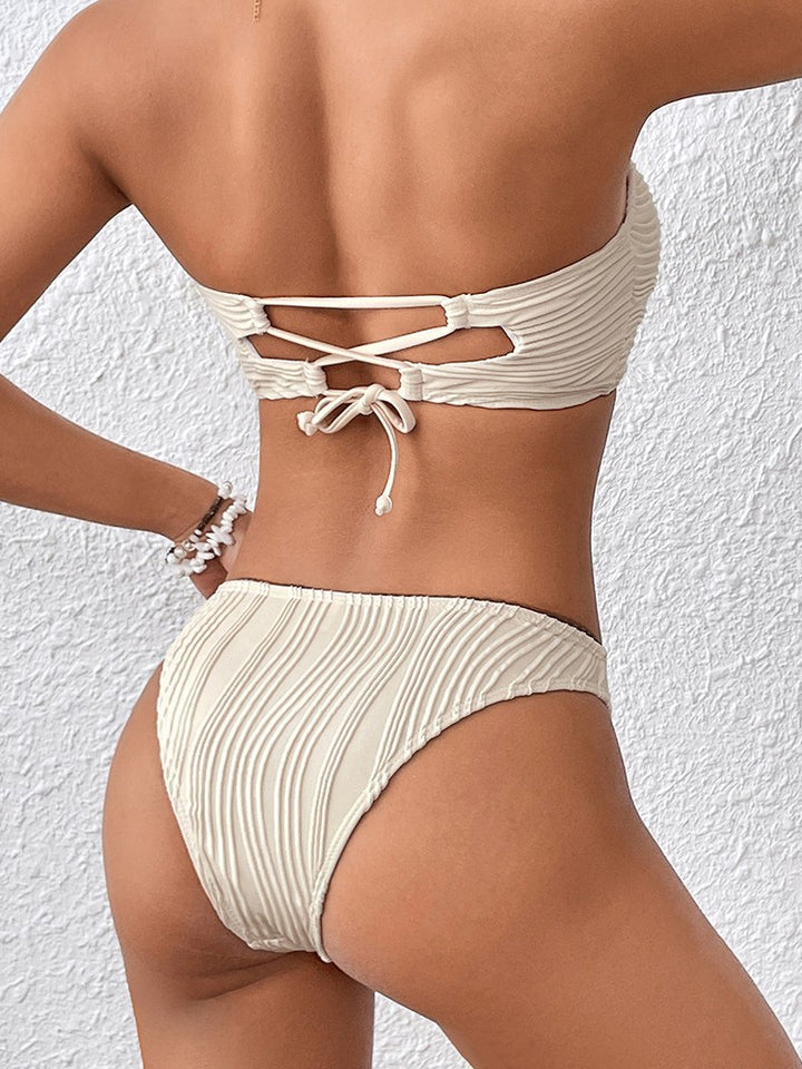Dame Bandeau-bikini-sæt med flæsedetalje og elegant knude Stilla
