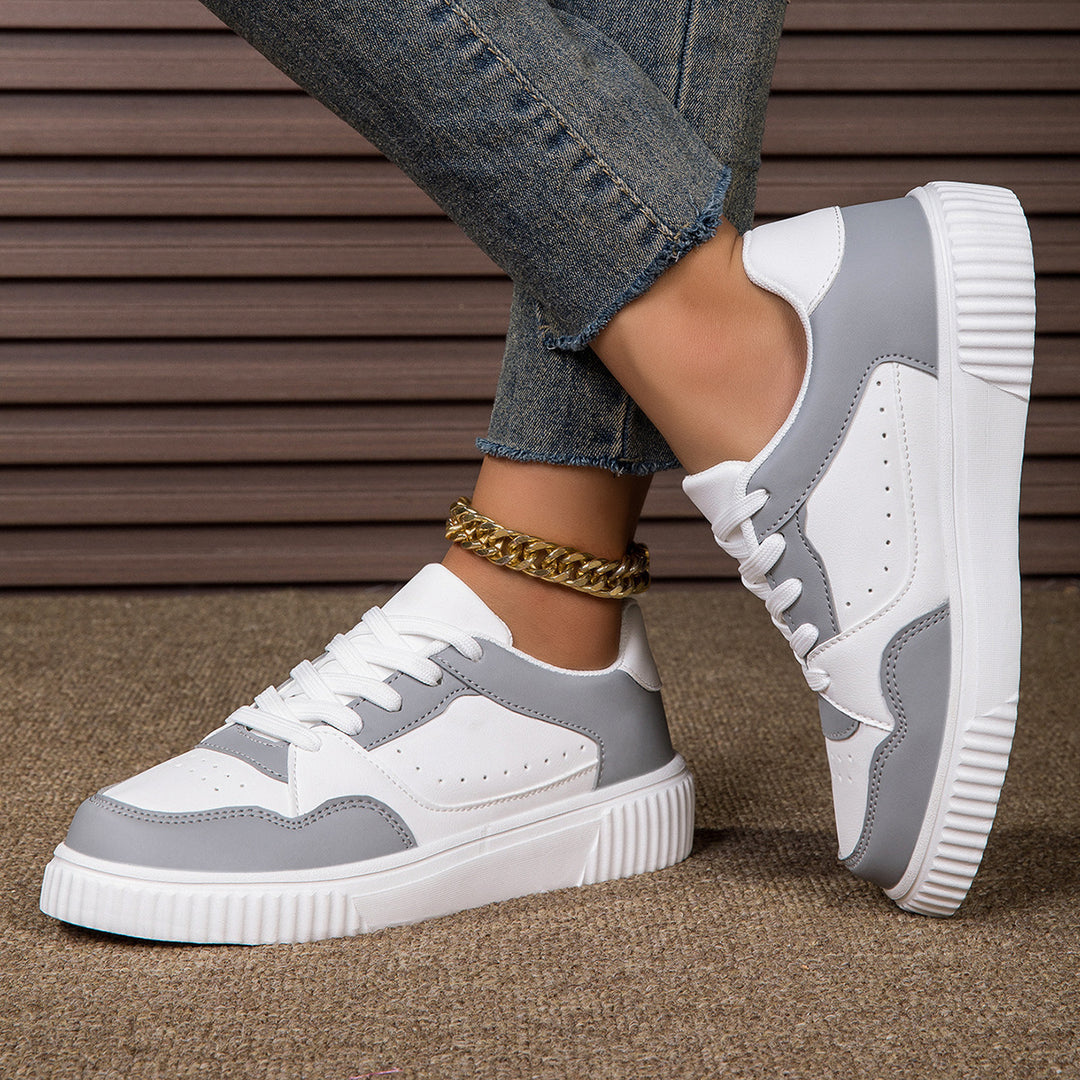 Dame lavt skåret sneakers med ribbet sål, polstret skaft og perforeret overdel Skovae