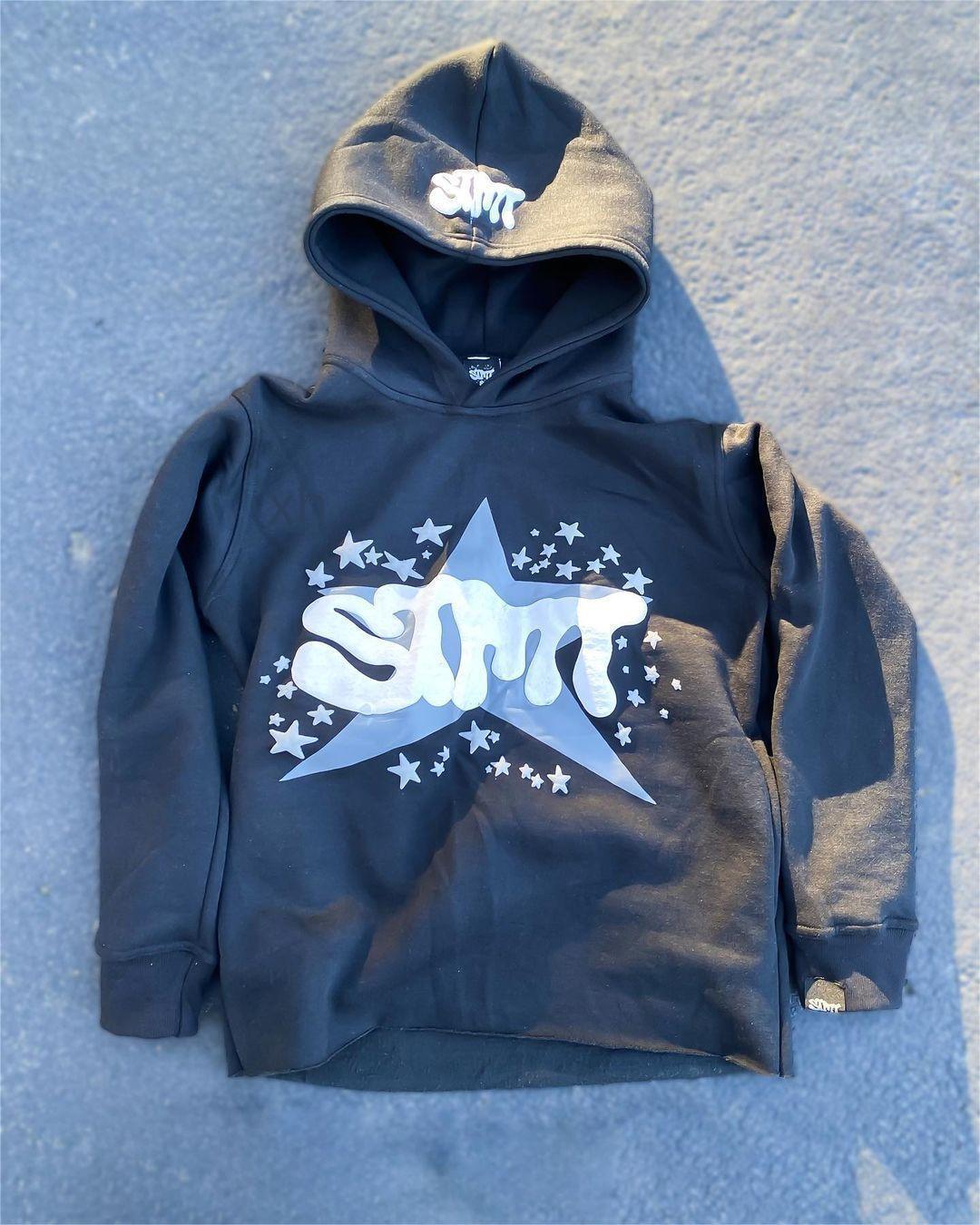 Kvinders hoodie med trendy grafisk design Skovae