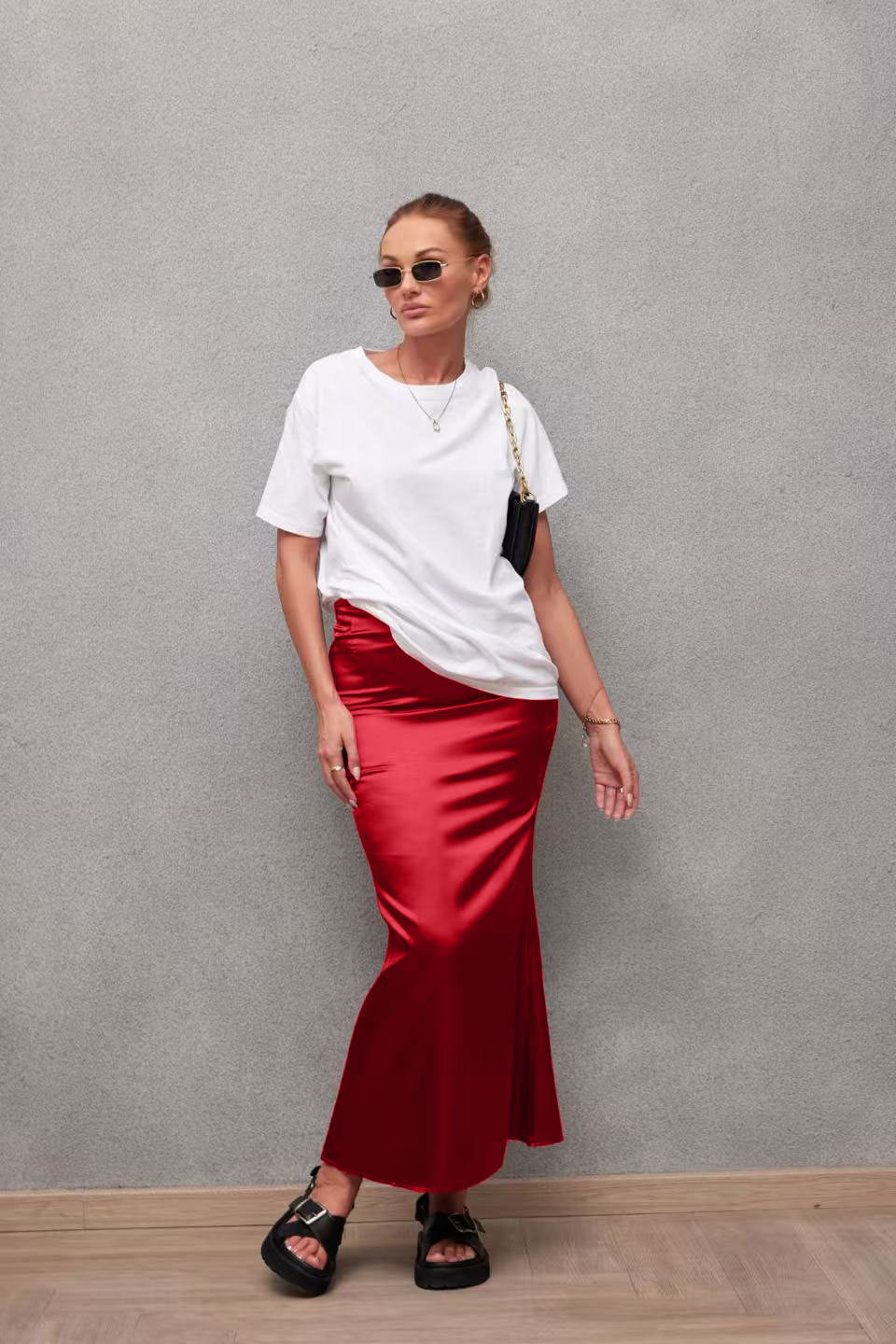 Dame Elegant Maxi Skirt i skinnende satin med høj slids Skovae