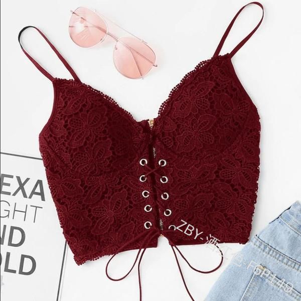Dame Spids-Crop-Top med dekorative snøre detaljer og fine spidsindsatser Stilla