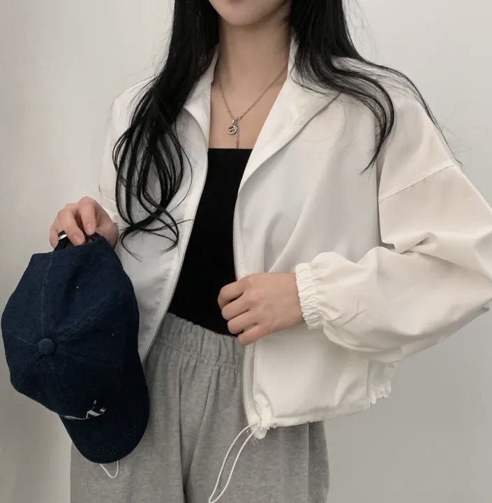 Kvinders cropped jakke med elastiske manchetter og casual pasform
