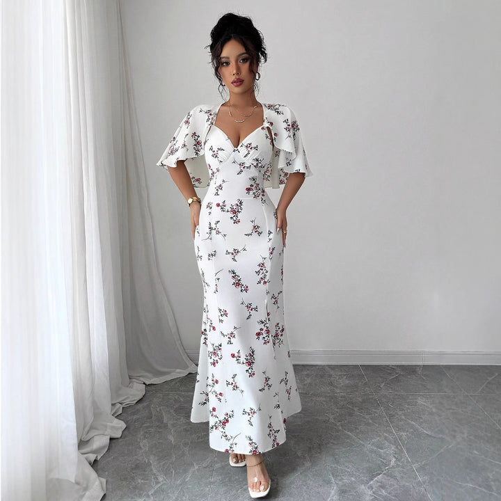 Dame maxikjole med elegante vinger og blomsterdesign Stilla