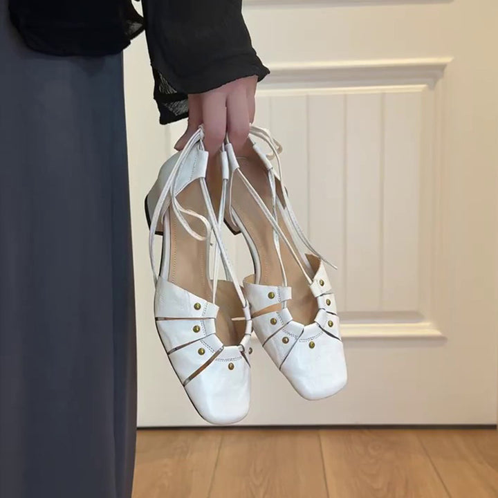 Dame elegante ballerinaer med firkantet tåparti og dekorativ bånd Stilla
