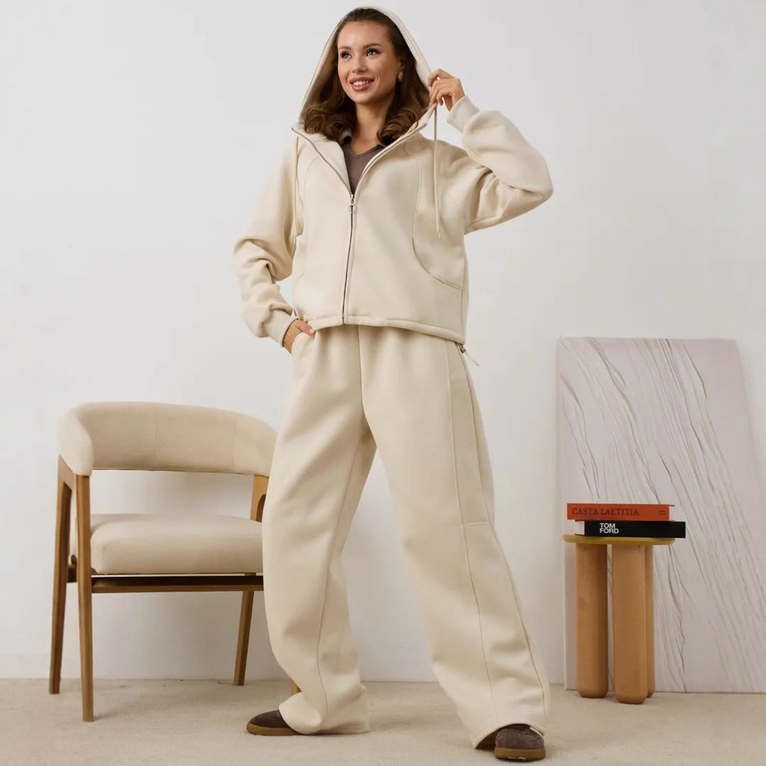 Kvinders casual hættetrøje lavet af blødt fleece med praktiske lommer og elegant lynlås Skovae