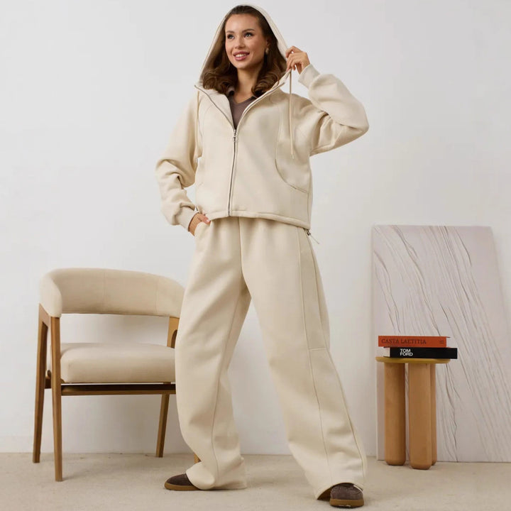 Kvinders casual hættetrøje lavet af blødt fleece med praktiske lommer og elegant lynlås Skovae