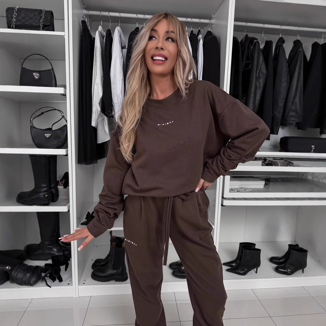 Dame tracksuit med en afslappet pasform og praktiske lommer