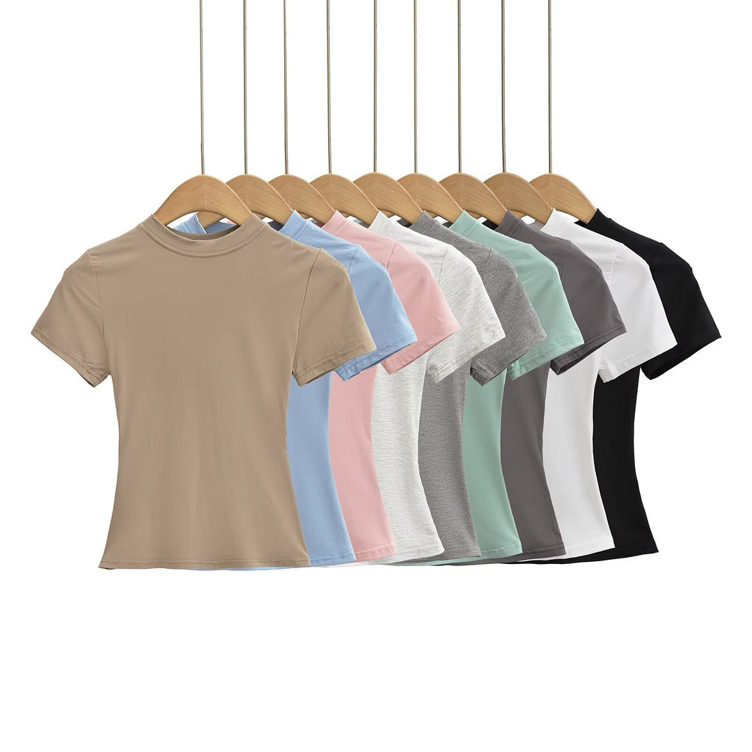 Dame kortærmet T-shirt med højplease krave og figursyet snit Stilla