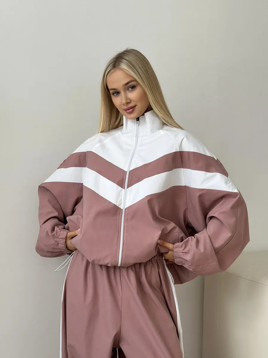 Kvinders sporty quiltet jakke med høj krave og moderne design Skovae