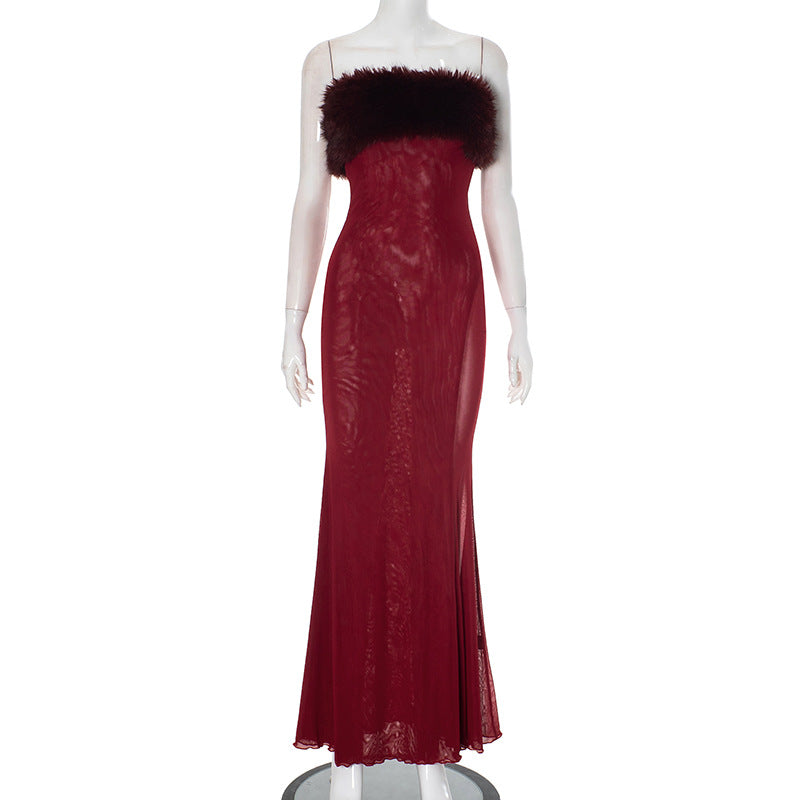 Femme Elegante Maxi Kjole med Fjerdetaljer Stilla