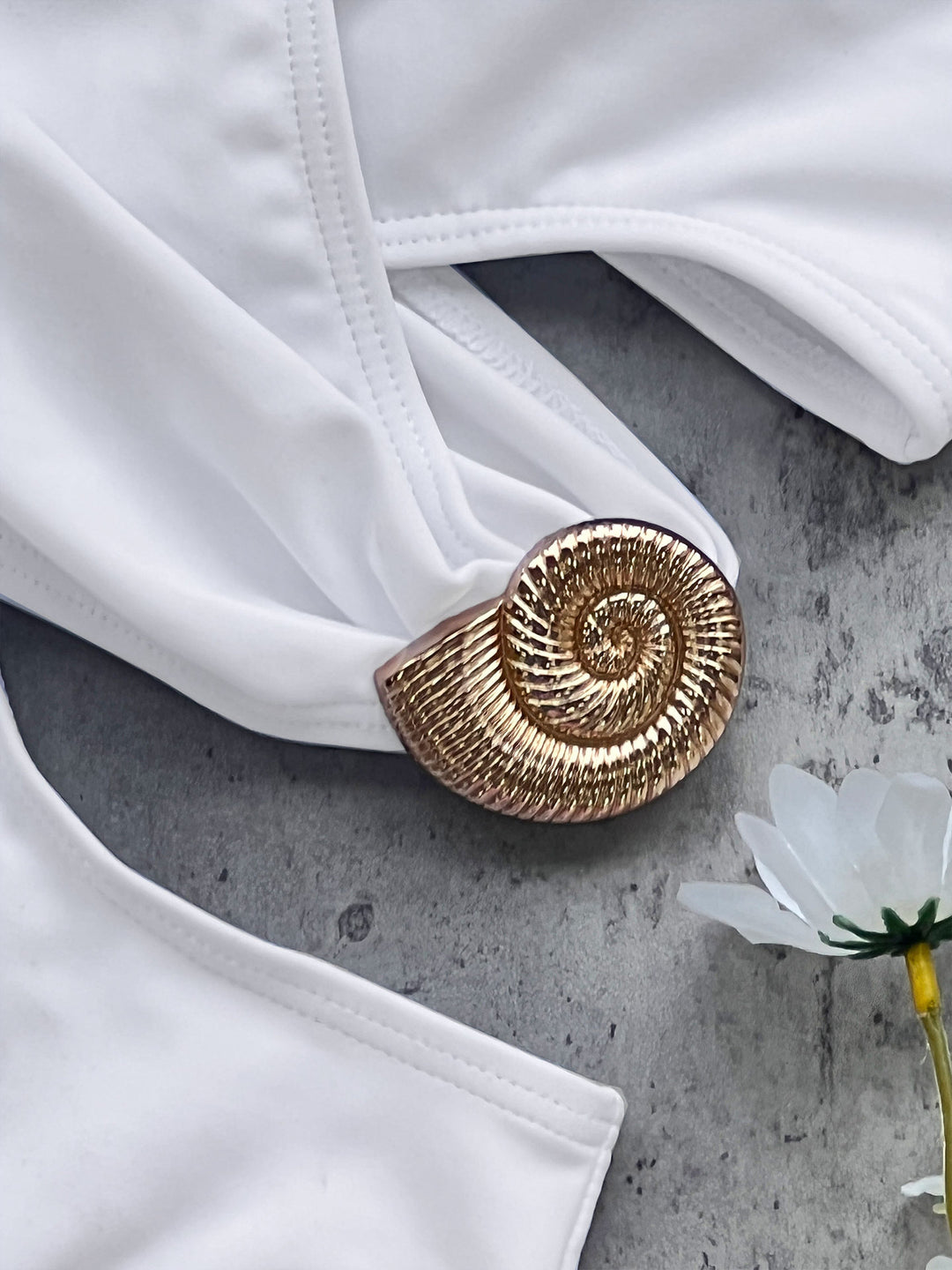 Dame heldragt badedragt med unikke asymmetrisk detaljer og elegant lukning Stilla