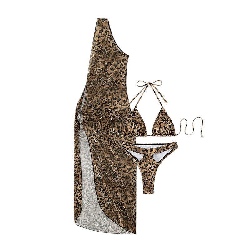 Dame triangel-bikini med moderne halterneck-top og gennemsigtig sarong drape