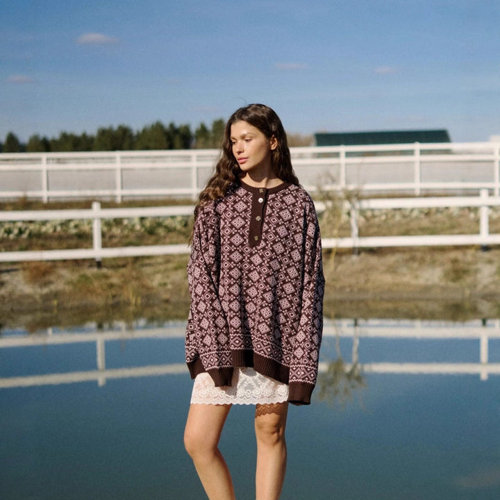 Kvinders strikkede sweater med grafisk mønster og knaplukning Stilla