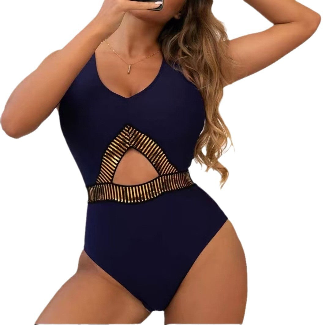 Dame heldragt badedragt med moderigtigt cut-out design og ryg-fri detalje Stilla