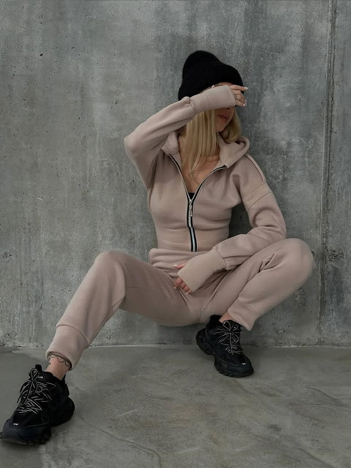 Kvinders sporty fleece overall med lynlås og høj krave Skovae