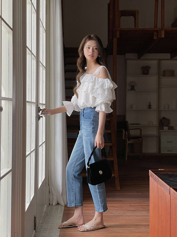 Damebluse med elegante rynker og delikate spidsaccentuer Stilla