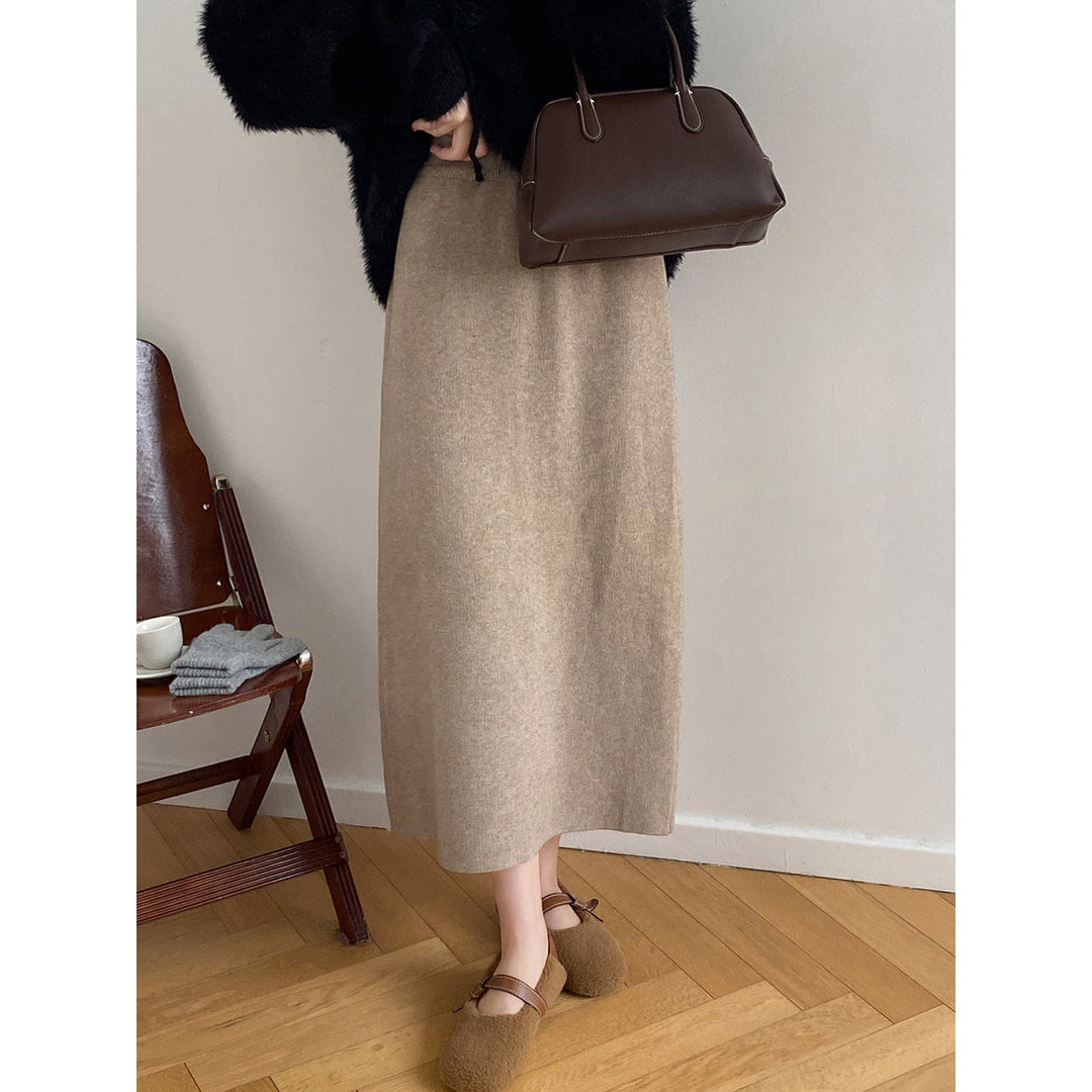Dame Maxiskirt i blødt flydende materiale med asymmetrisk kant og elegant snit Stilla