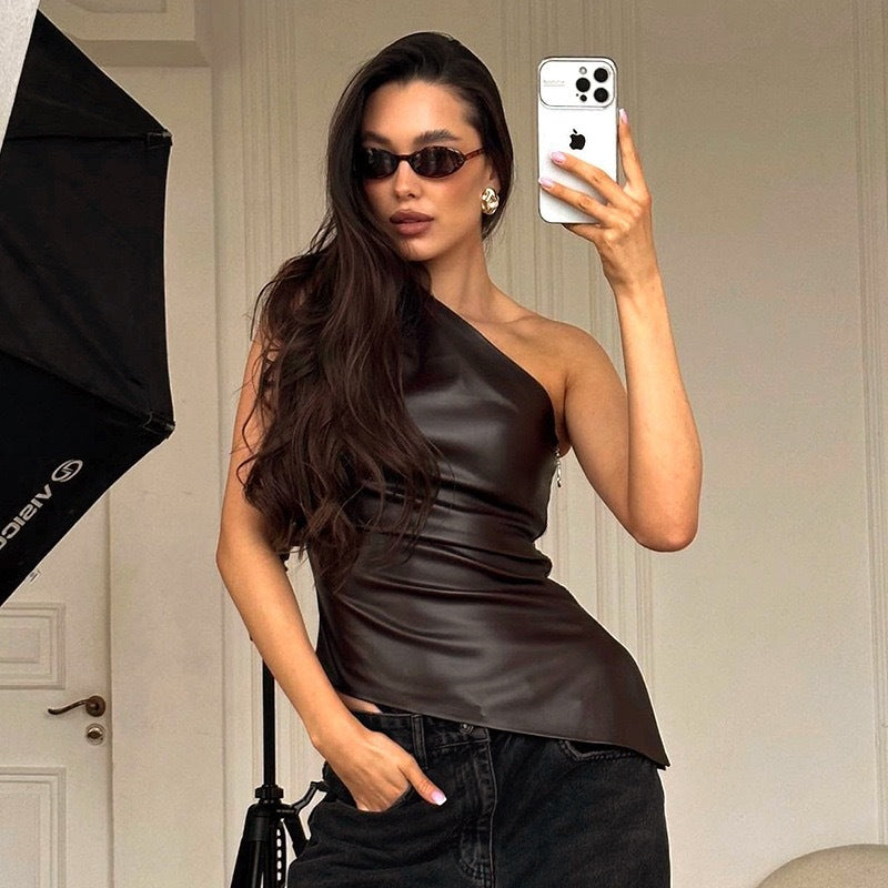 Damer elegant asymmetrisk top i kunstlæder Skovae