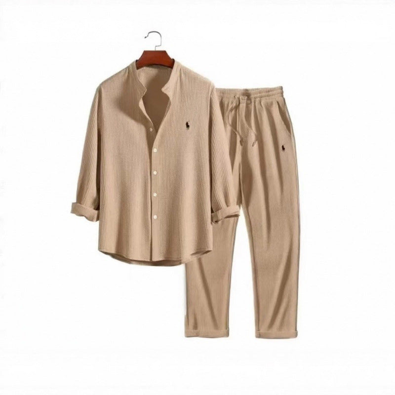 Kvinders pyjamasæt med elegant skjorte og komfortable bukser Skovae