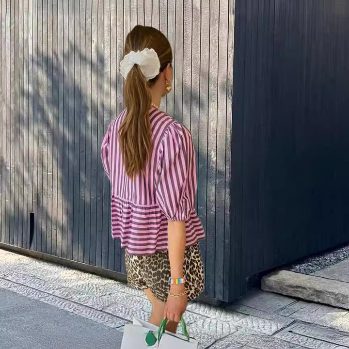 Kvinders fritidsbluse med moderne stripe mønster og afslappet snit