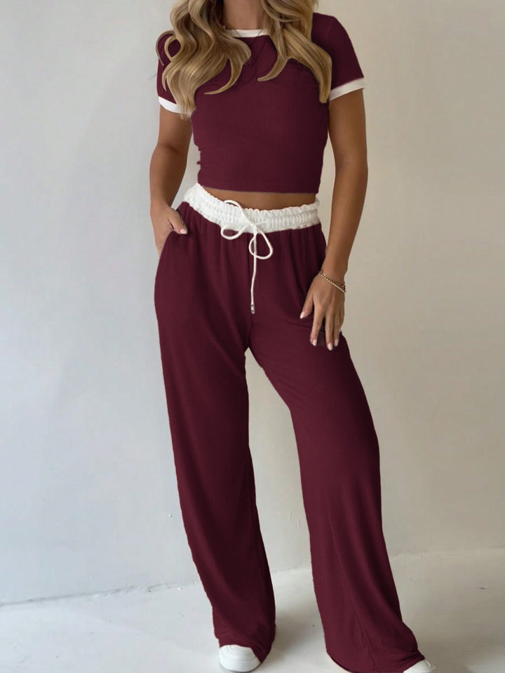 Dame afslappet to-delt fritidssæt med cropped T-shirt og vidde bukser Skovae