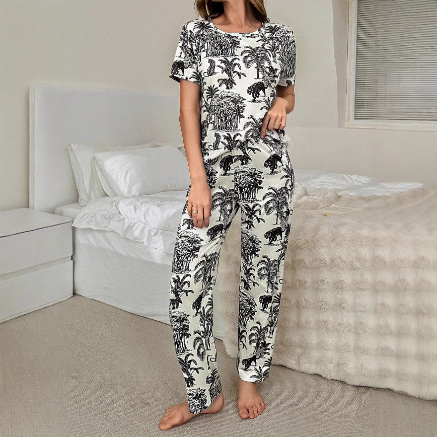 Kvinders pyjamasæt med tropisk print og løs pasform Stilla