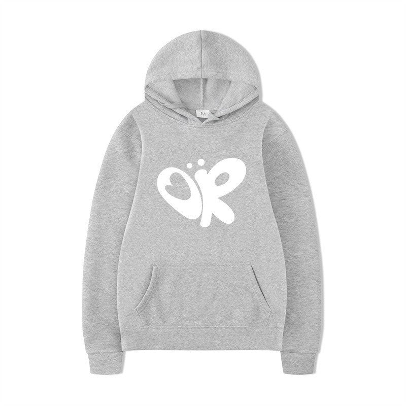 Dame hoodie med stort print og praktisk kænguru lomme Skovae