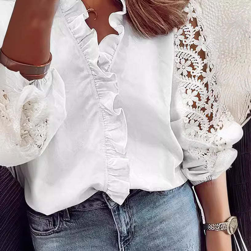 Kvinders elegante bluse med ruffle detaljer og blonde ærmer Skovae