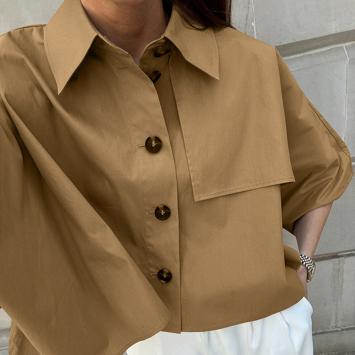 Dame elegant Oversized Bluse med asymmetrisk design og praktiske knapdetaljer Stilla