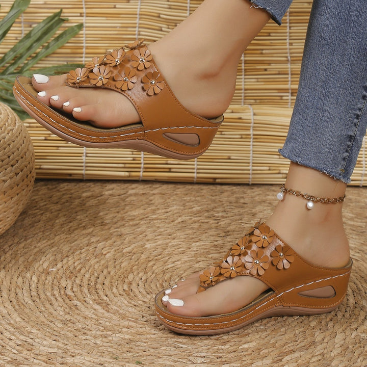Dame flip-flops sandaler med floral applikation og anatomisk fodseng Stilla