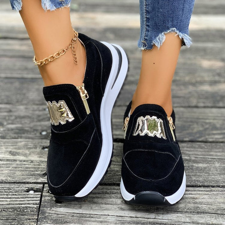 Dame Sportliche Slip-On Sneakers med stilfuld guldaccent og behageligt dæmpningssystem Stilla