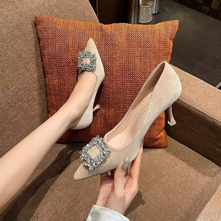 Dame elegante pumps med funklende strassbesætning og moderne design Stilla