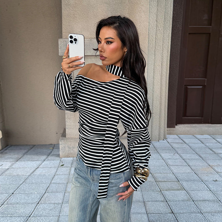 Dame asymmetrisk stribetop med off-shoulder design og elegant sløjfe Skovae