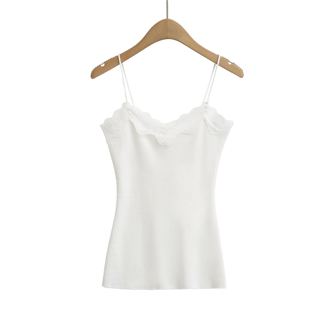 Dame spaghetti strop top med fine blonde accenter og figursyet snit Stilla