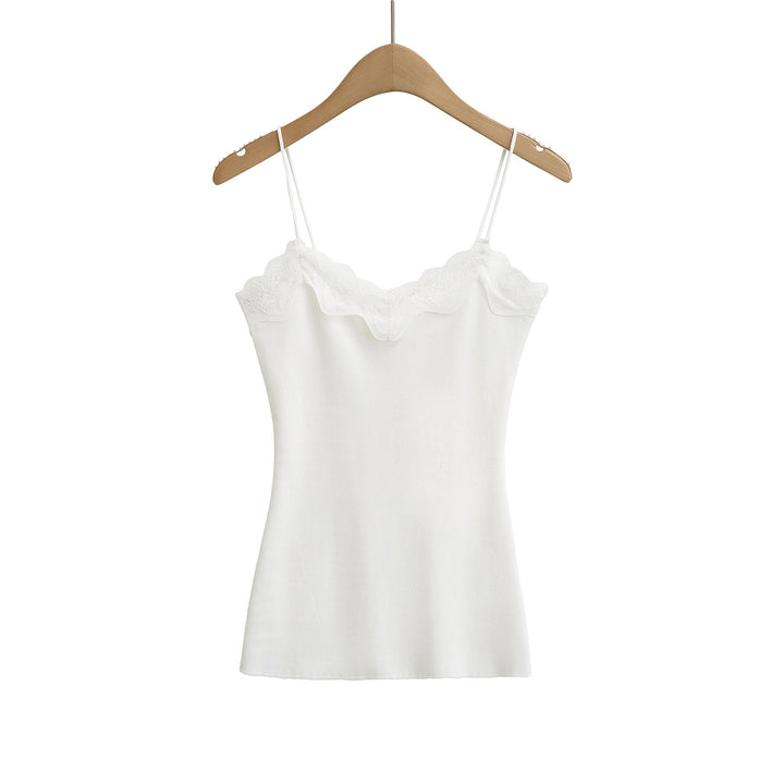 Dame spaghetti strop top med fine blonde accenter og figursyet snit Stilla