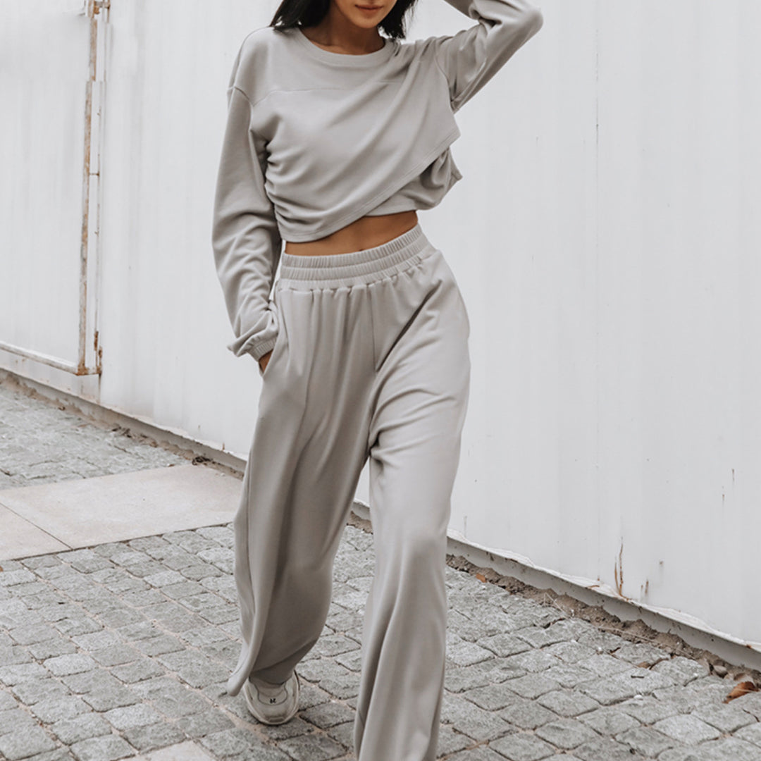 Kvindernes afslappede sæt med cropped top og brede sweatpants Skovae