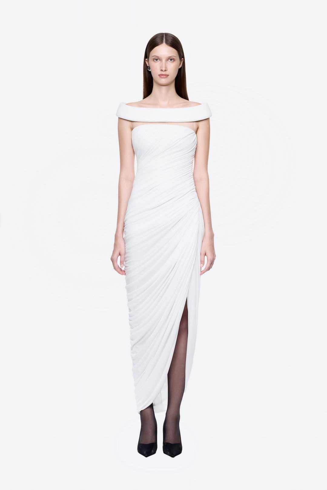 Dame Elegant aftenkjole med off-shoulder-design og raffineret drapering Skovae