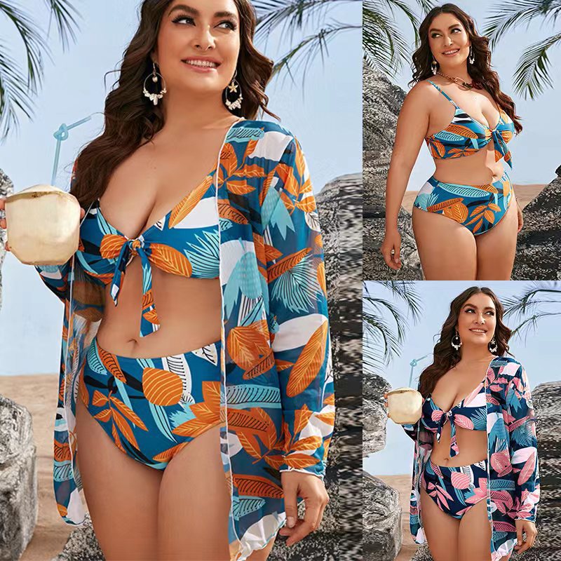 Dame Bikini-sæt med blomsteret indpakningsoberteil og elegant strandjakke Skovae