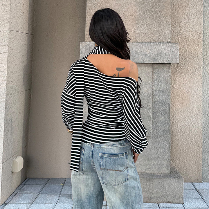 Dame asymmetrisk stribetop med off-shoulder design og elegant sløjfe Skovae