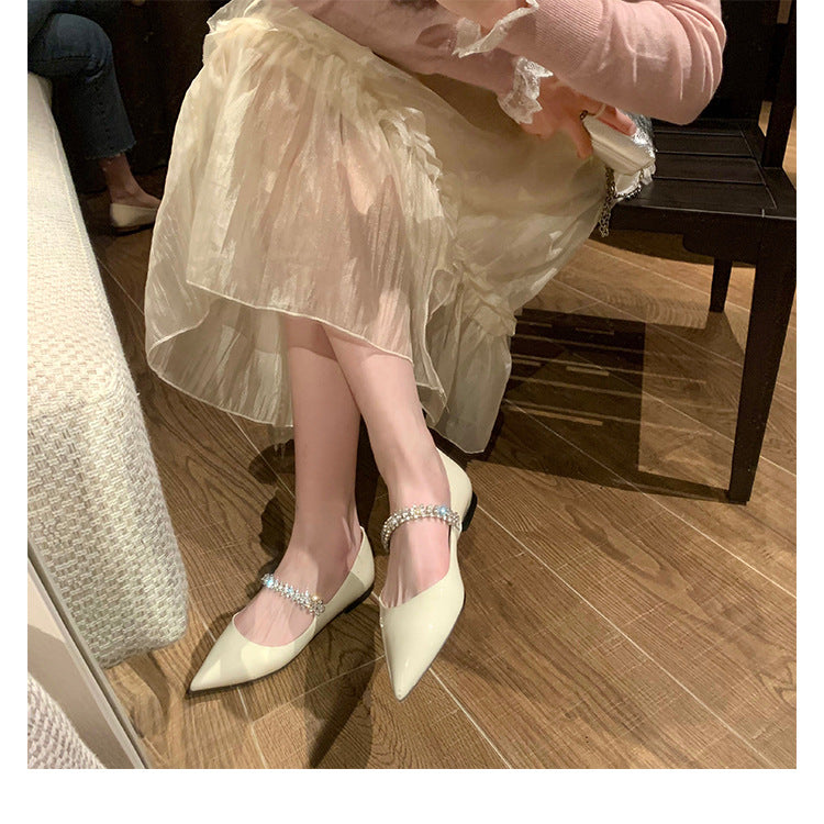 Dame ballerinaer med funklende rem og modigt spidse design Stilla