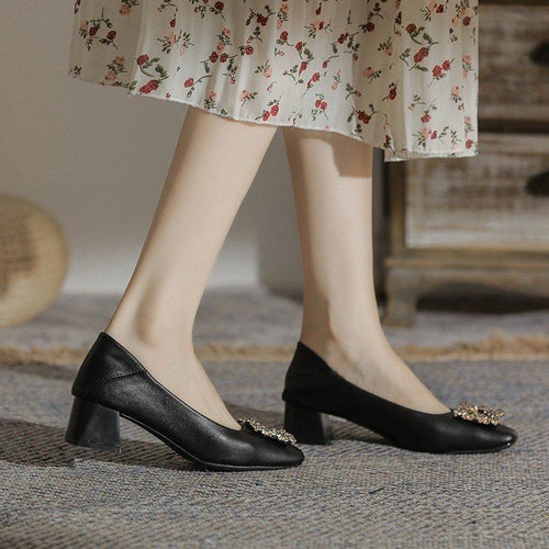 Dame pumps med glitrende strass-akkent og elegant blokhæl Stilla