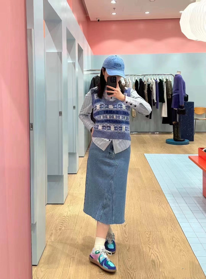 Dame striktop med moderne mønster og trendy layering-stil Stilla