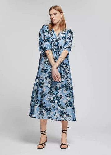 Dame maxikjole med floral akvarel-design og elegante pufærmer Stilla